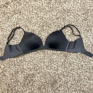 Victoria’s Secret Wireless Plunge Push-up Bra 32C